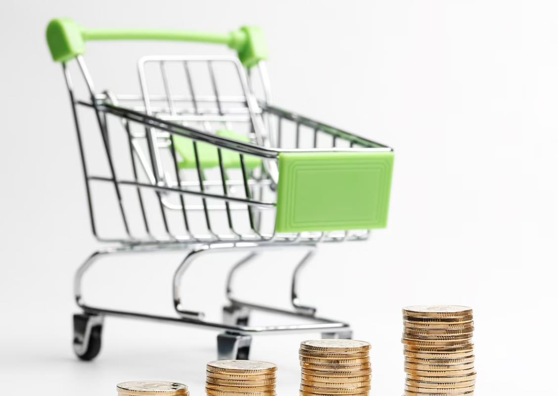 Источник: freepik https://www.freepik.com/free-photo/coins-pile-shopping-cart-white-background_1193012.htm#page=3&query=inflation&position=0&from_view=search&track=sph